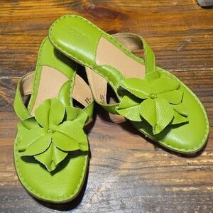 Born Green Leather Thong Sandals with Floral Design Size 8